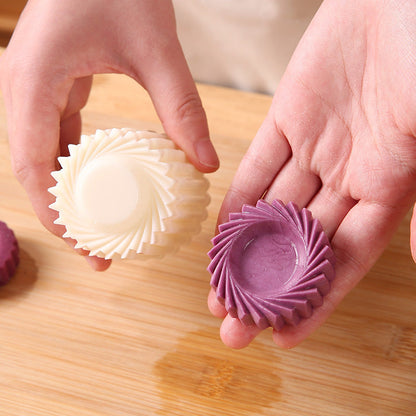 🥳2026 Holiday Special🎄🔥50% OFF — Creative Pastry Mold Set – fully detachable design, cleans in seconds with no trapped dough. Sharp engraved patterns deliver bakery-quality results every time. Baking made easy & fun! 🧼✨